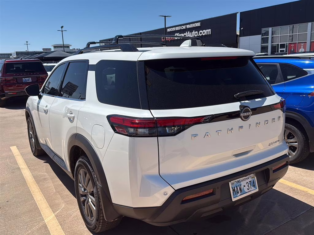 2022 Pearl White Tricoat Nissan Pathfinder SV 4X4 SUV