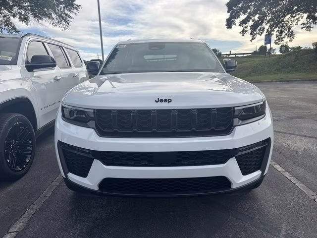 2026 Bright White Clearcoat Jeep Grand Cherokee Limited 4X4 SUV