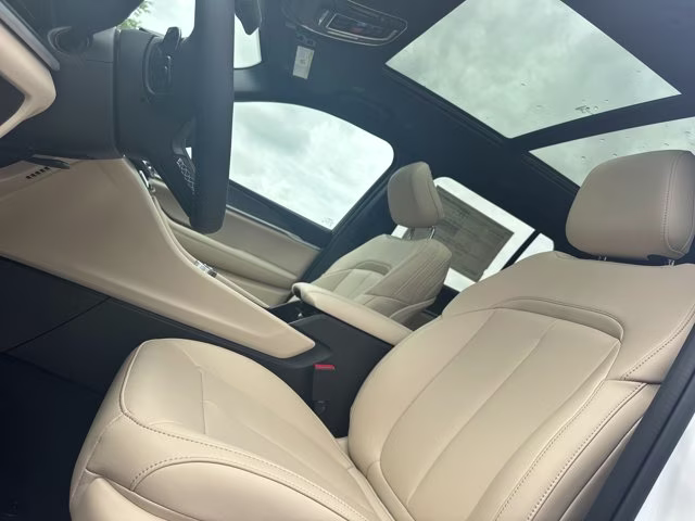 2026 Bright White Clearcoat Jeep Grand Cherokee Limited 4X4 SUV
