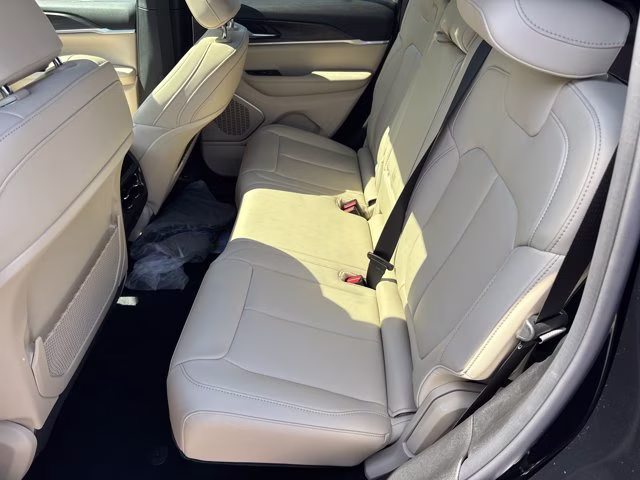 2026 Diamond Black Crystal Pearlcoat Jeep Grand Cherokee Limited 4X4 SUV