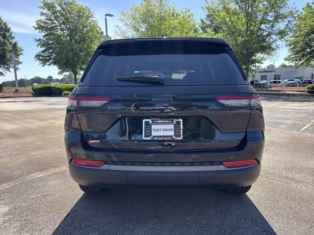2026 Diamond Black Crystal Pearlcoat Jeep Grand Cherokee Limited 4X4 SUV