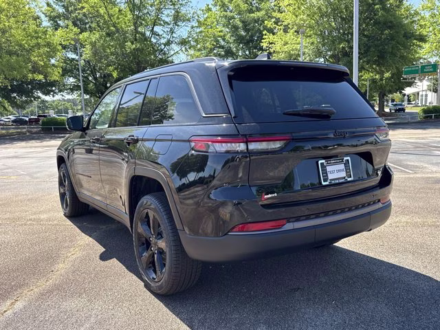 2026 Diamond Black Crystal Pearlcoat Jeep Grand Cherokee Limited 4X4 SUV