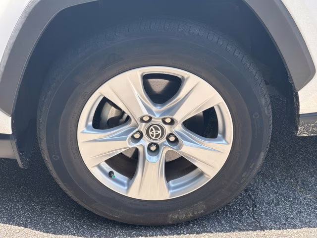 2021 Super White Toyota RAV4 XLE FWD SUV