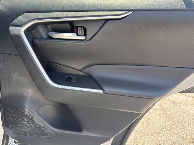 2021 Super White Toyota RAV4 XLE FWD SUV