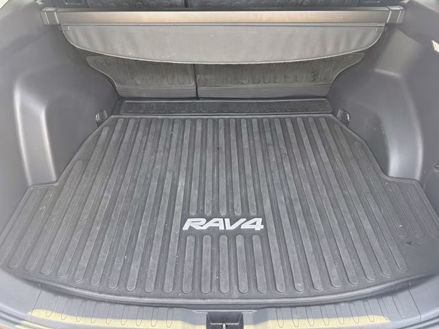 2021 Super White Toyota RAV4 XLE FWD SUV