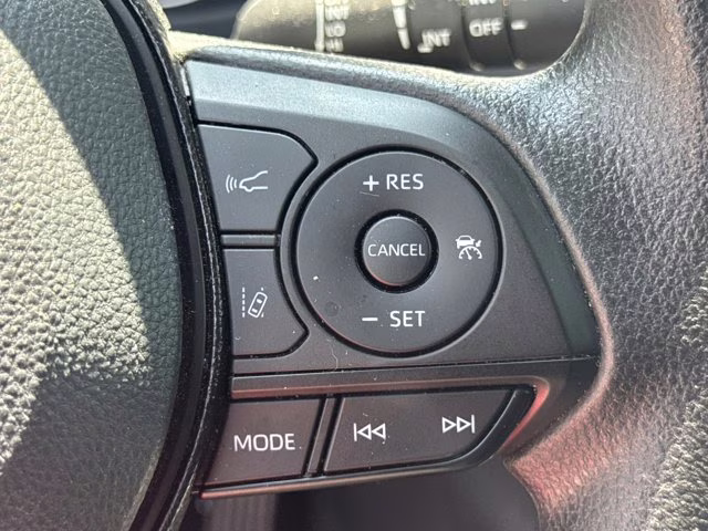 2021 Super White Toyota RAV4 XLE FWD SUV