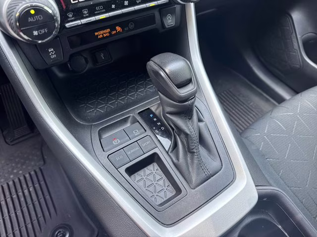 2021 Super White Toyota RAV4 XLE FWD SUV