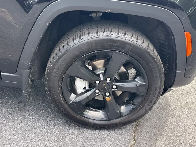 2023 Diamond Black Crystal Pearlcoat Jeep Grand Cherokee Limited 4X4 SUV