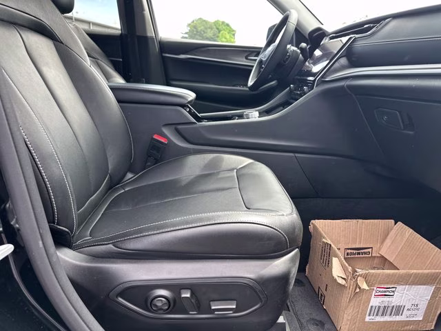 2023 Diamond Black Crystal Pearlcoat Jeep Grand Cherokee Limited 4X4 SUV