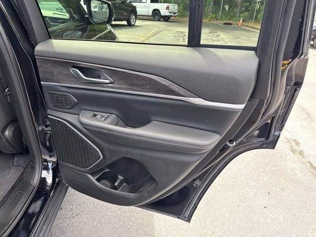 2023 Diamond Black Crystal Pearlcoat Jeep Grand Cherokee Limited 4X4 SUV