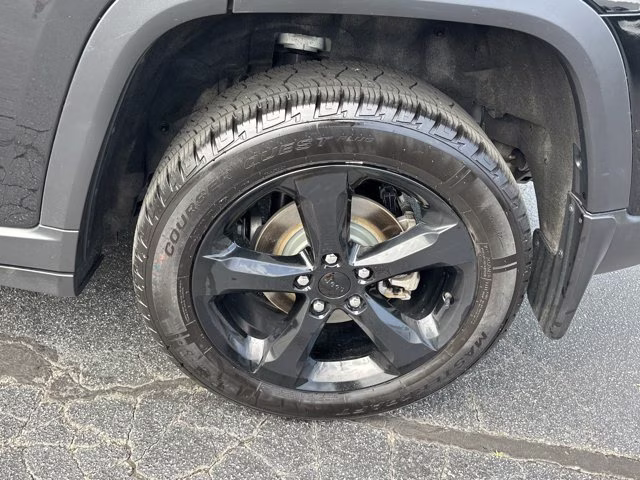 2023 Diamond Black Crystal Pearlcoat Jeep Grand Cherokee Limited 4X4 SUV