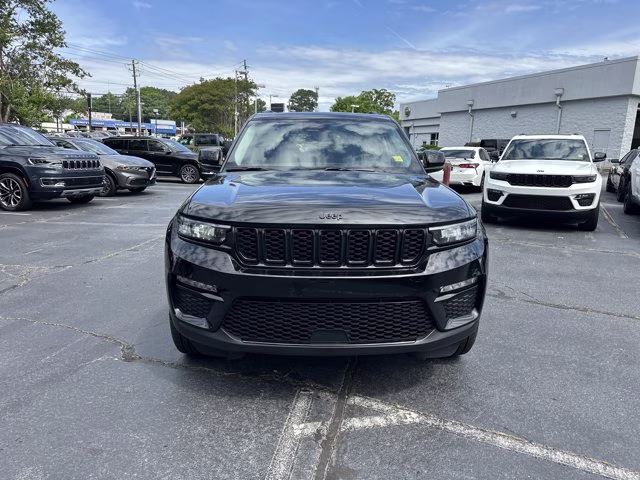 2023 Diamond Black Crystal Pearlcoat Jeep Grand Cherokee Limited 4X4 SUV