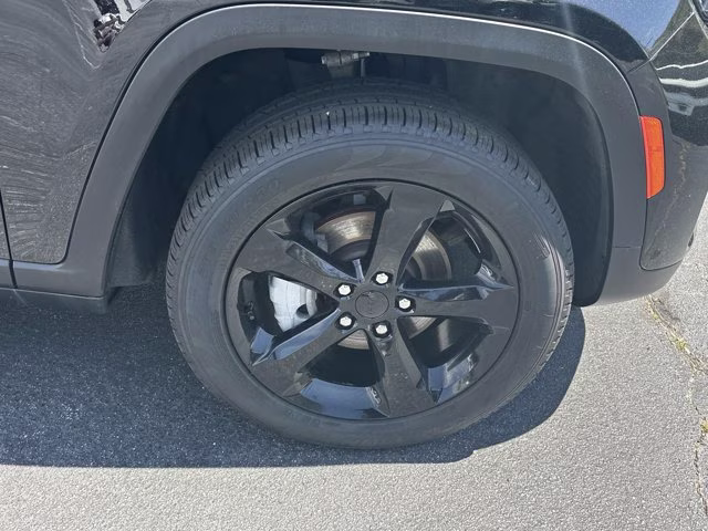 2024 Diamond Black Crystal Pearlcoat Jeep Grand Cherokee Limited 4X4 SUV