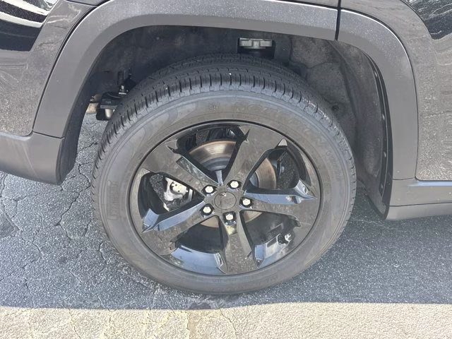 2024 Diamond Black Crystal Pearlcoat Jeep Grand Cherokee Limited 4X4 SUV