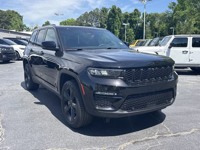 2024 Diamond Black Crystal Pearlcoat Jeep Grand Cherokee Limited 4X4 SUV