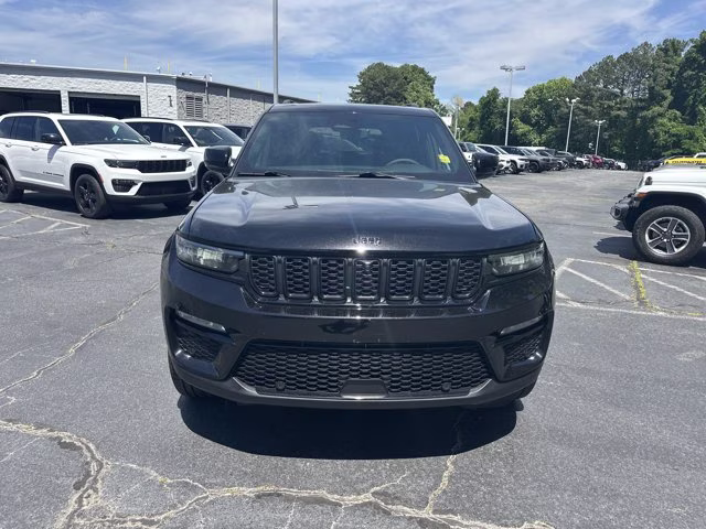 2024 Diamond Black Crystal Pearlcoat Jeep Grand Cherokee Limited 4X4 SUV