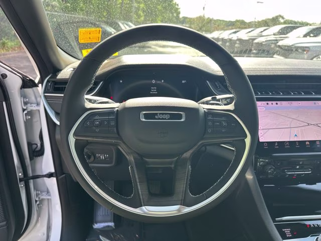 2024 Bright White Clearcoat Jeep Grand Cherokee Limited 4X4 SUV