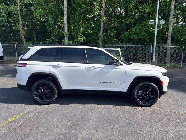 2024 Bright White Clearcoat Jeep Grand Cherokee Limited 4X4 SUV
