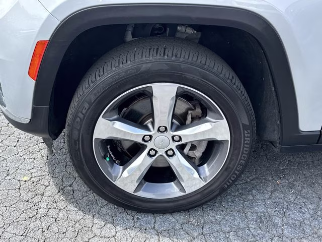 2022 Silver Zynith Jeep Grand Cherokee L Limited RWD SUV