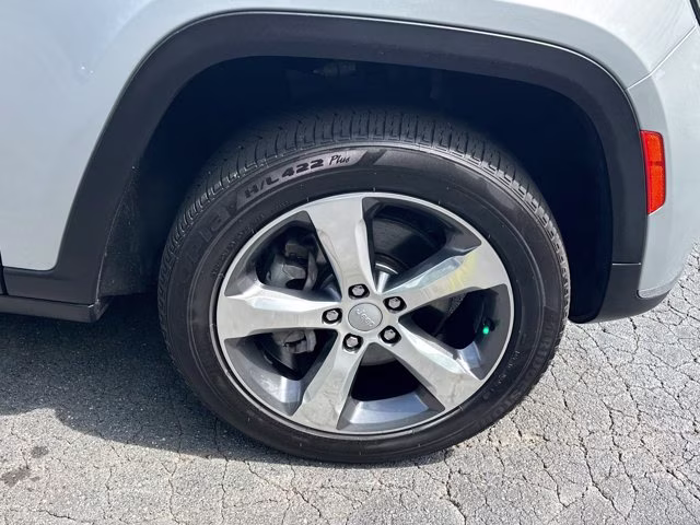 2022 Silver Jeep Grand Cherokee L Limited RWD SUV
