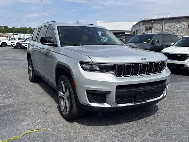 2022 Silver Zynith Jeep Grand Cherokee L Limited RWD SUV
