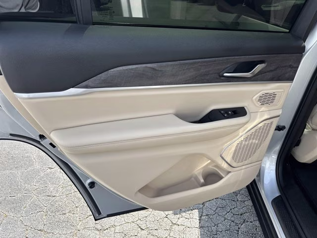 2022 Silver Zynith Jeep Grand Cherokee L Limited RWD SUV