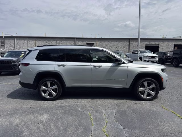 2022 Silver Zynith Jeep Grand Cherokee L Limited RWD SUV