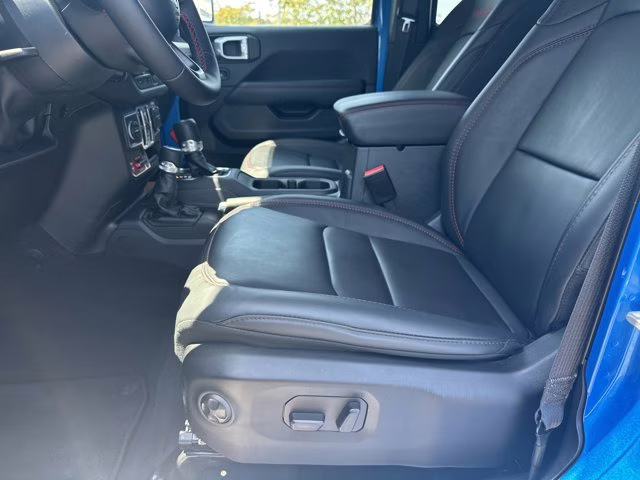 2025 Hydro Blue Pearl Coat Jeep Wrangler Rubicon X 4X4 Convertible