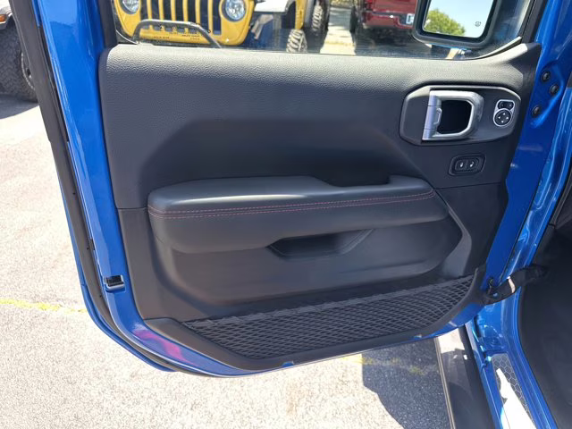 2025 Hydro Blue Pearl Coat Jeep Wrangler Rubicon X 4X4 Convertible