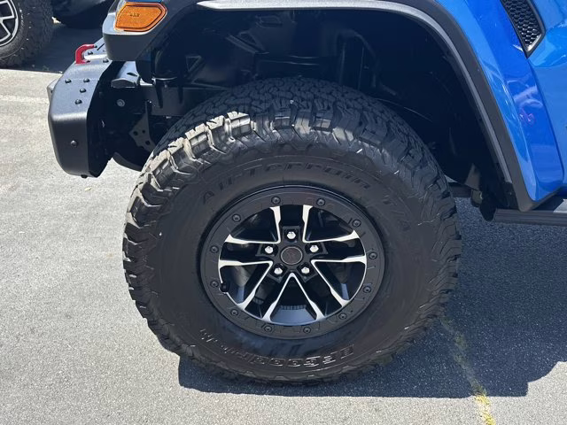 2025 Hydro Blue Pearl Coat Jeep Wrangler Rubicon X 4X4 Convertible