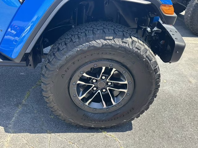 2025 Hydro Blue Pearl Coat Jeep Wrangler Rubicon X 4X4 Convertible