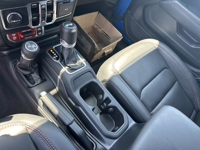 2025 Hydro Blue Pearl Coat Jeep Wrangler Rubicon X 4X4 Convertible