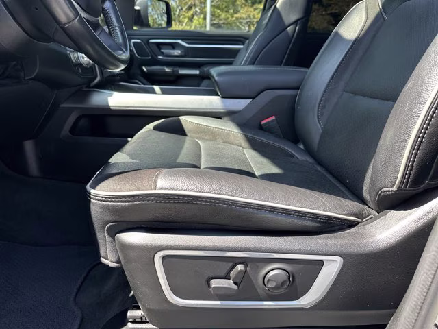 2023 Diamond Black Crystal Pearlcoat Ram 1500 Laramie 4X4 Truck