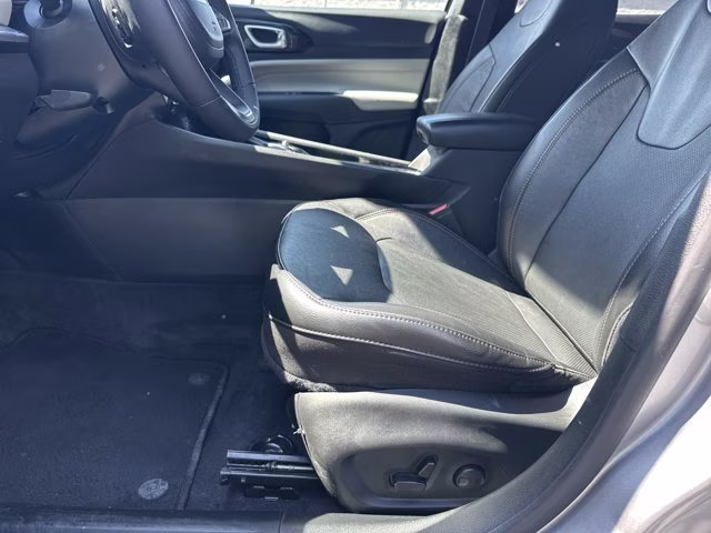 2023 Billet Silver Metallic Clearcoat Jeep Compass Limited 4X4 SUV