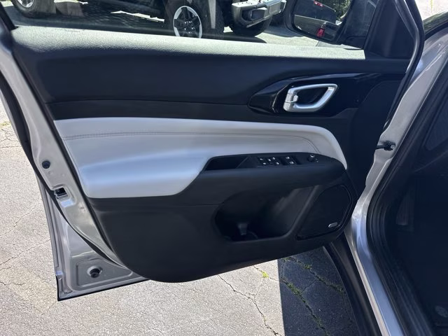 2023 Billet Silver Metallic Clearcoat Jeep Compass Limited 4X4 SUV