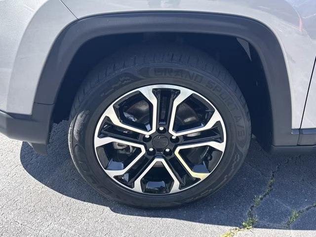 2023 Billet Silver Metallic Clearcoat Jeep Compass Limited 4X4 SUV