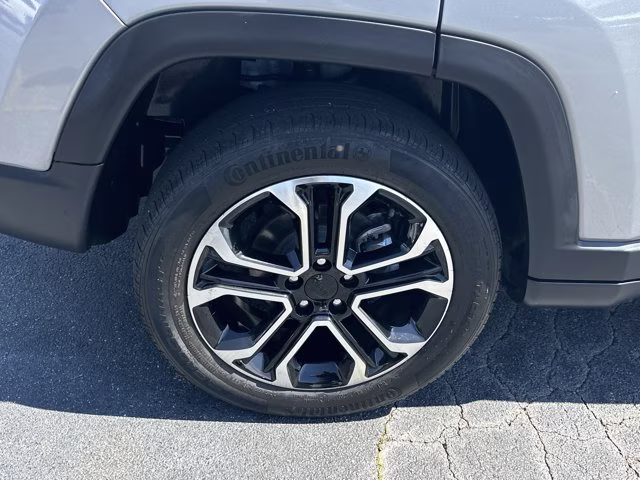 2023 Billet Silver Metallic Clearcoat Jeep Compass Limited 4X4 SUV