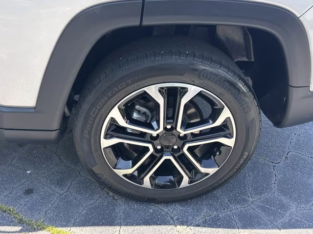 2023 Billet Silver Metallic Clearcoat Jeep Compass Limited 4X4 SUV