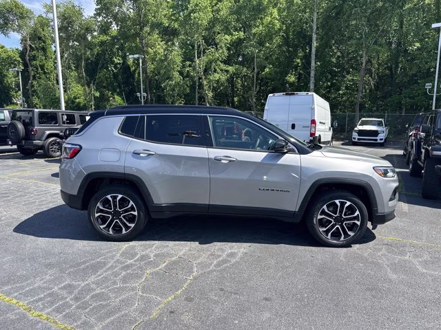 2023 Billet Silver Metallic Clearcoat Jeep Compass Limited 4X4 SUV