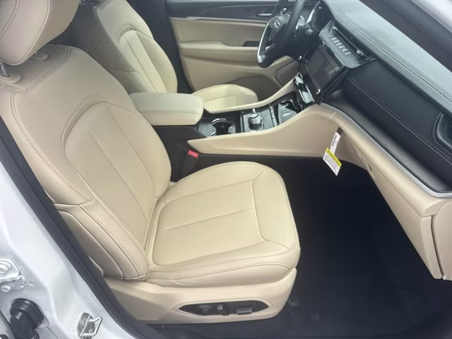 2026 Bright White Clearcoat Jeep Grand Cherokee Limited 4X4 SUV