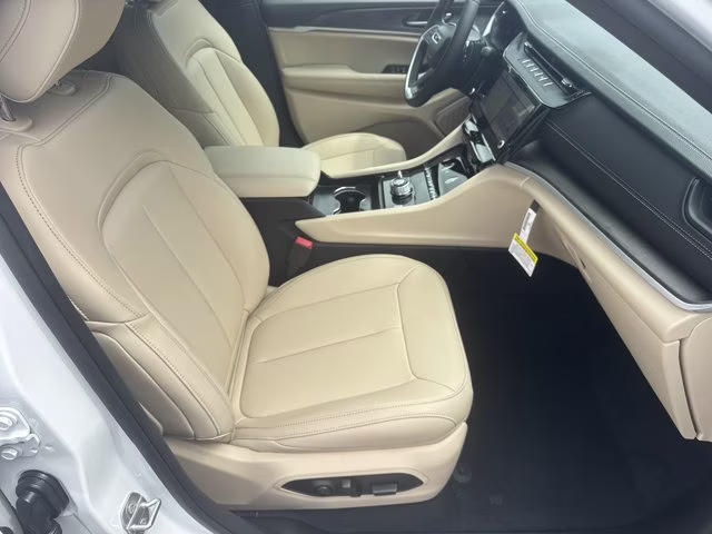 2026 Bright White Clearcoat Jeep Grand Cherokee Limited 4X4 SUV