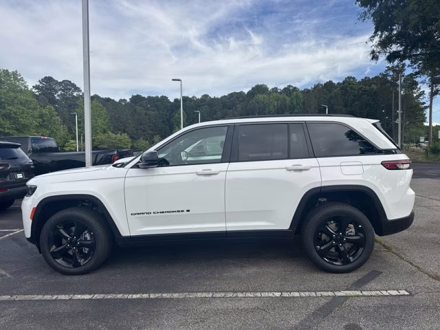 2026 Bright White Clearcoat Jeep Grand Cherokee Limited 4X4 SUV