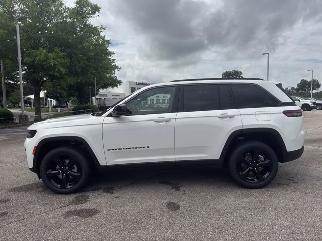 2026 Bright White Clearcoat Jeep Grand Cherokee Limited 4X4 SUV