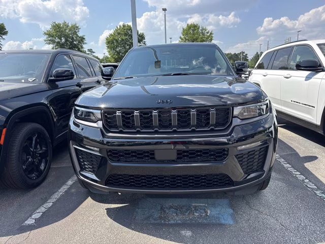 2026 Diamond Black Crystal Pearlcoat Jeep Grand Cherokee Limited 4X4 SUV