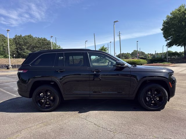 2026 Diamond Black Crystal Pearlcoat Jeep Grand Cherokee Limited 4X4 SUV