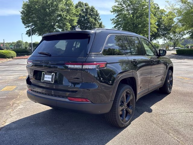 2026 Diamond Black Crystal Pearlcoat Jeep Grand Cherokee Limited 4X4 SUV