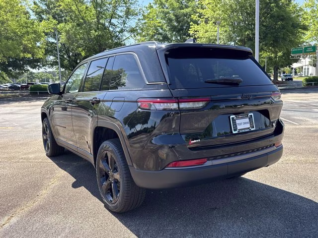 2026 Diamond Black Crystal Pearlcoat Jeep Grand Cherokee Limited 4X4 SUV