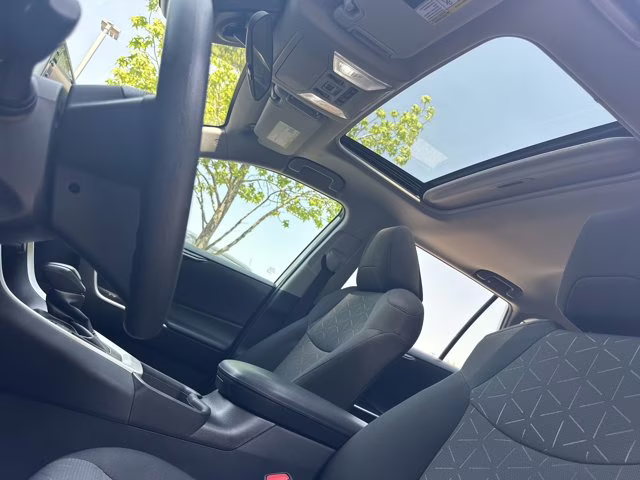 2021 Super White Toyota RAV4 XLE FWD SUV