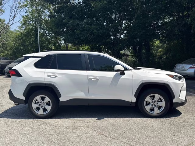 2021 Super White Toyota RAV4 XLE FWD SUV