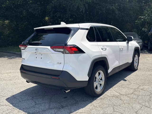 2021 Super White Toyota RAV4 XLE FWD SUV